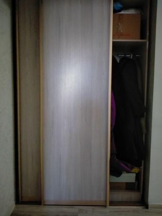 Продам встроенный шкаф в прихожую