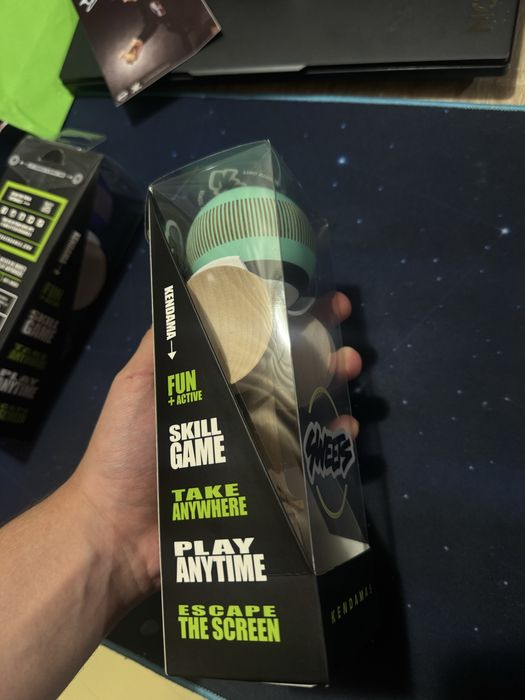 Kendama broken bones sweets mint green