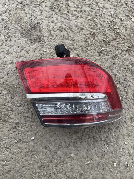 Задняя  левая фара тойота камри 55 2017год