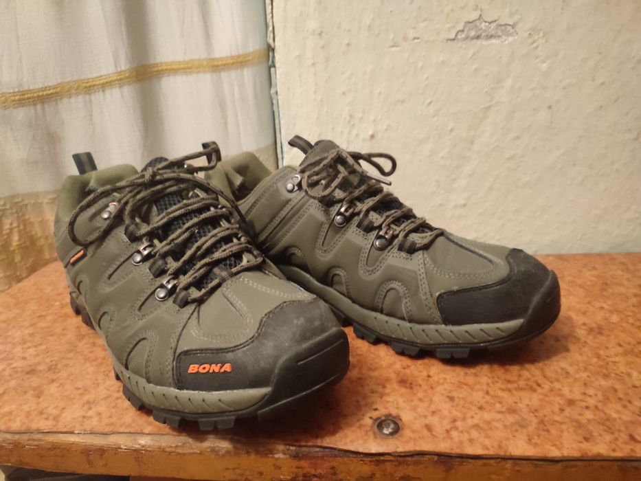 Демисезонные кроссовки Bona (размер: 45)