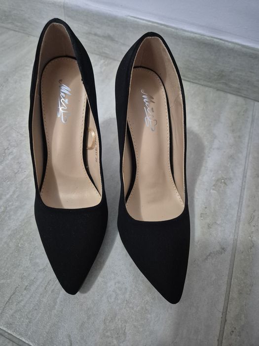 Pantofi stiletto