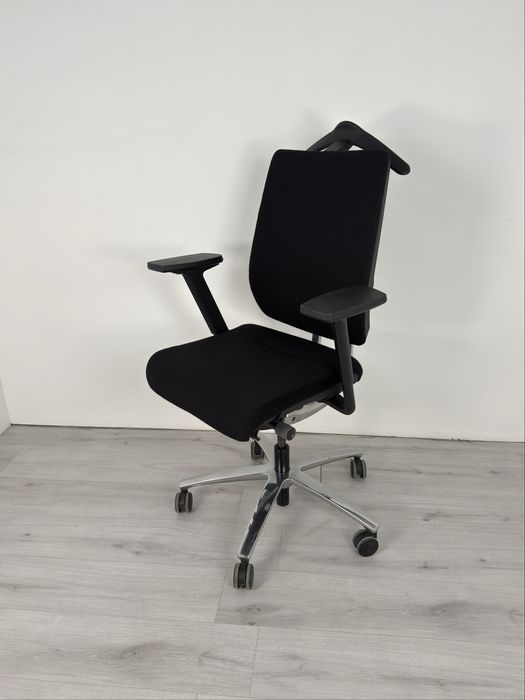 Sedus Swing Up SU-102 с пълна тапицерия черна  и много функции