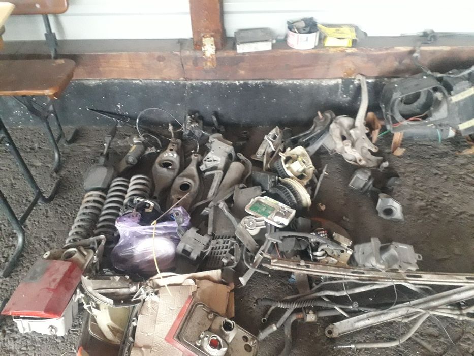 Продам задний мост и другие  запчасти MercedesC180