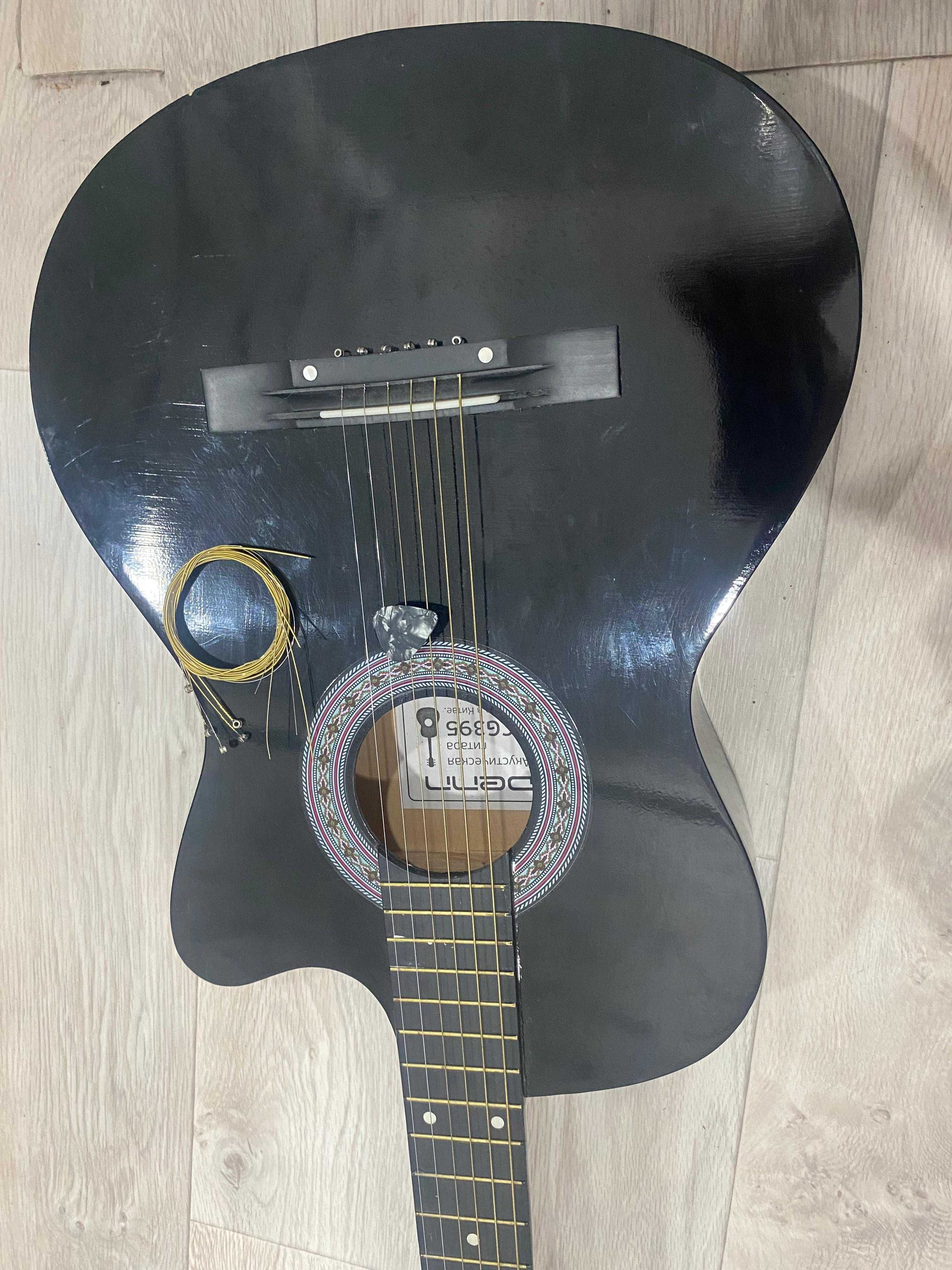 Продаётся акустическая гитара Denn DCG 395