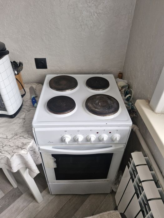 Продам электрическую плиту и журнальный столик