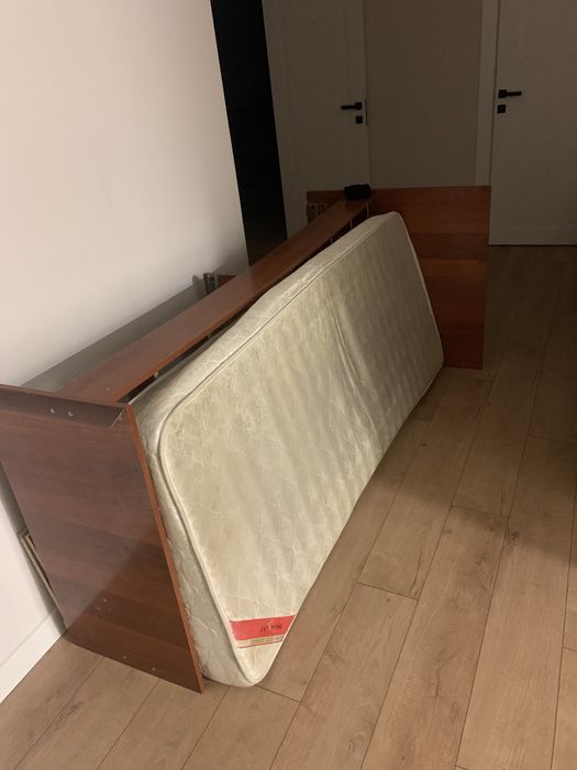 Однаспальная кровать и комод