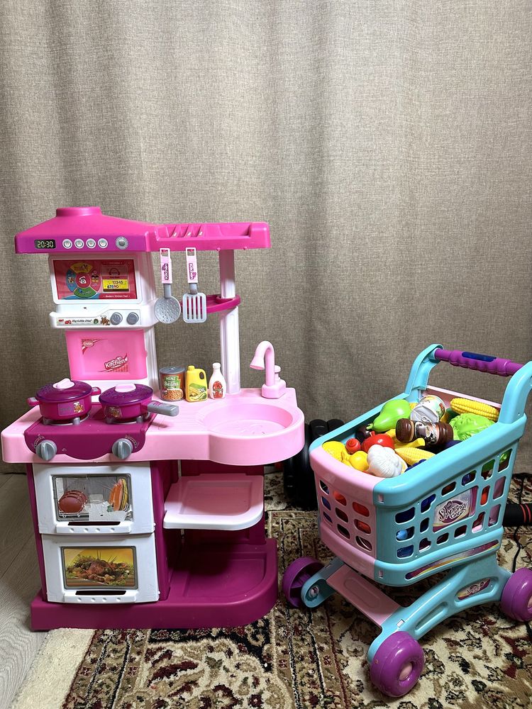 Продам комплект-игрушечная кухня и корзина с посудой и овощами