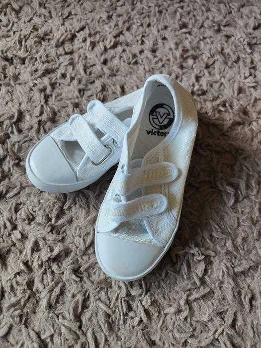 Детски спортни обувки