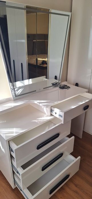 Чисто нова тоалетка