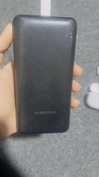 Airpods soat va powerbank sotiladi pul zarur airpos,powerban yangi