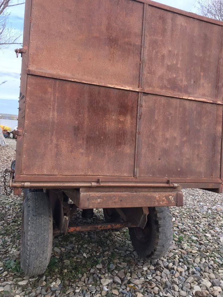 Remorca agricolă 2 axe  capacitate 6 tone
