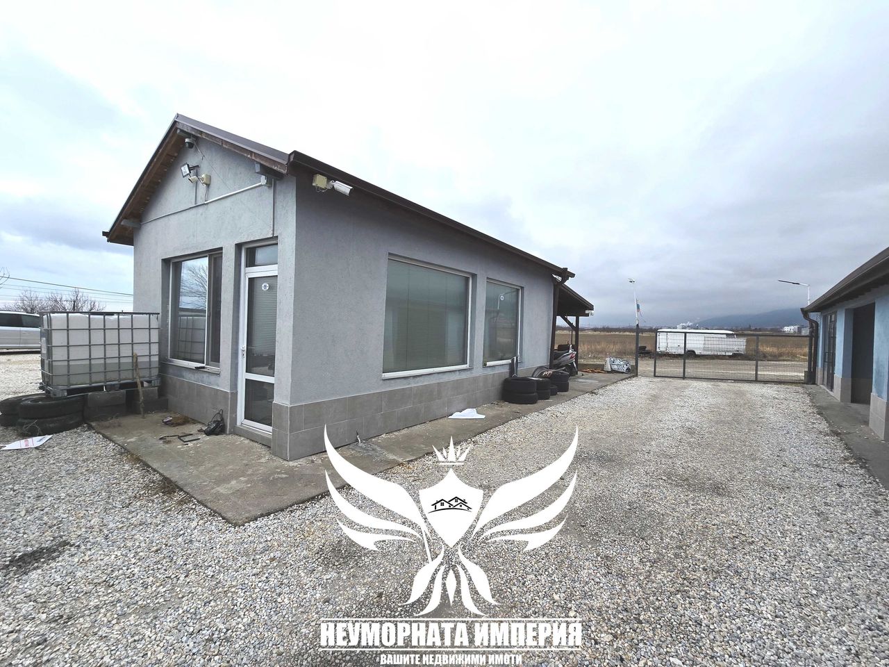 Дава се под наем Гараж / Паркомясто в Асеновград - 500 кв.м за 258 € - Снимка #2