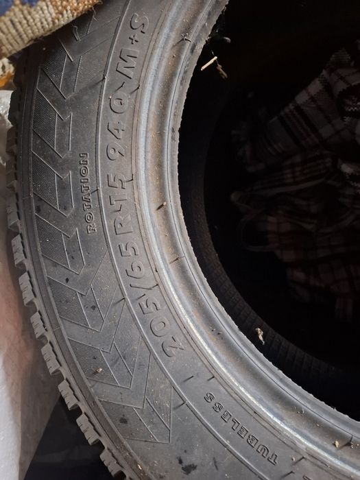 Резина хорошем состояний, шипованный