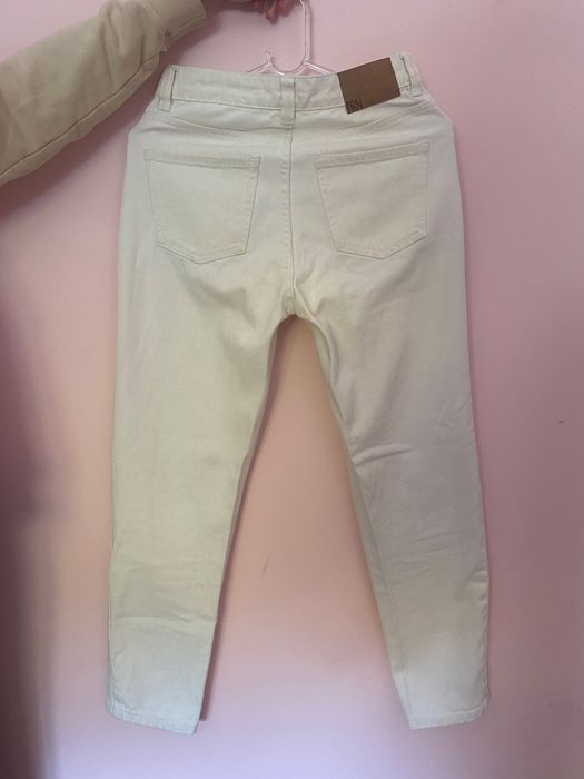 Бели дълги дънки