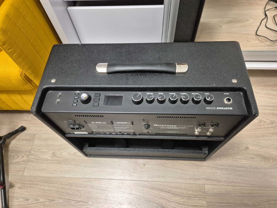 Vând amp Fender Mustang GTX100