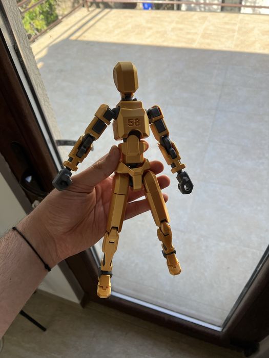 Figurină Personalizată 3D Dummy13 – Printată la Comandă!