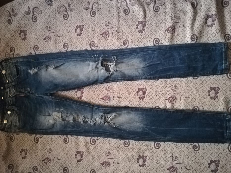 Blugi Dsquared2 mărimea 36,stare foarte buna