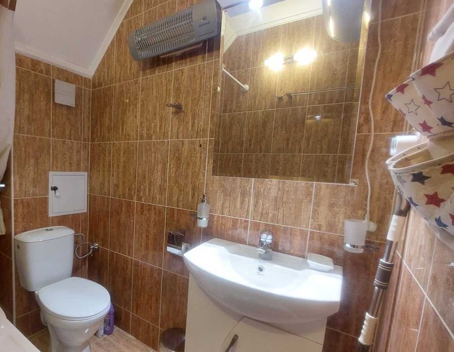 Дава се под наем Тристаен апартамент в Бургас, Зорница - 117 кв.м за 700 € - Снимка #1