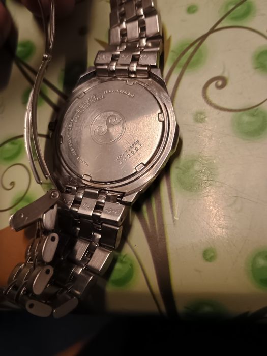 Ceasuri Seiko sq 100 si Swatch irony