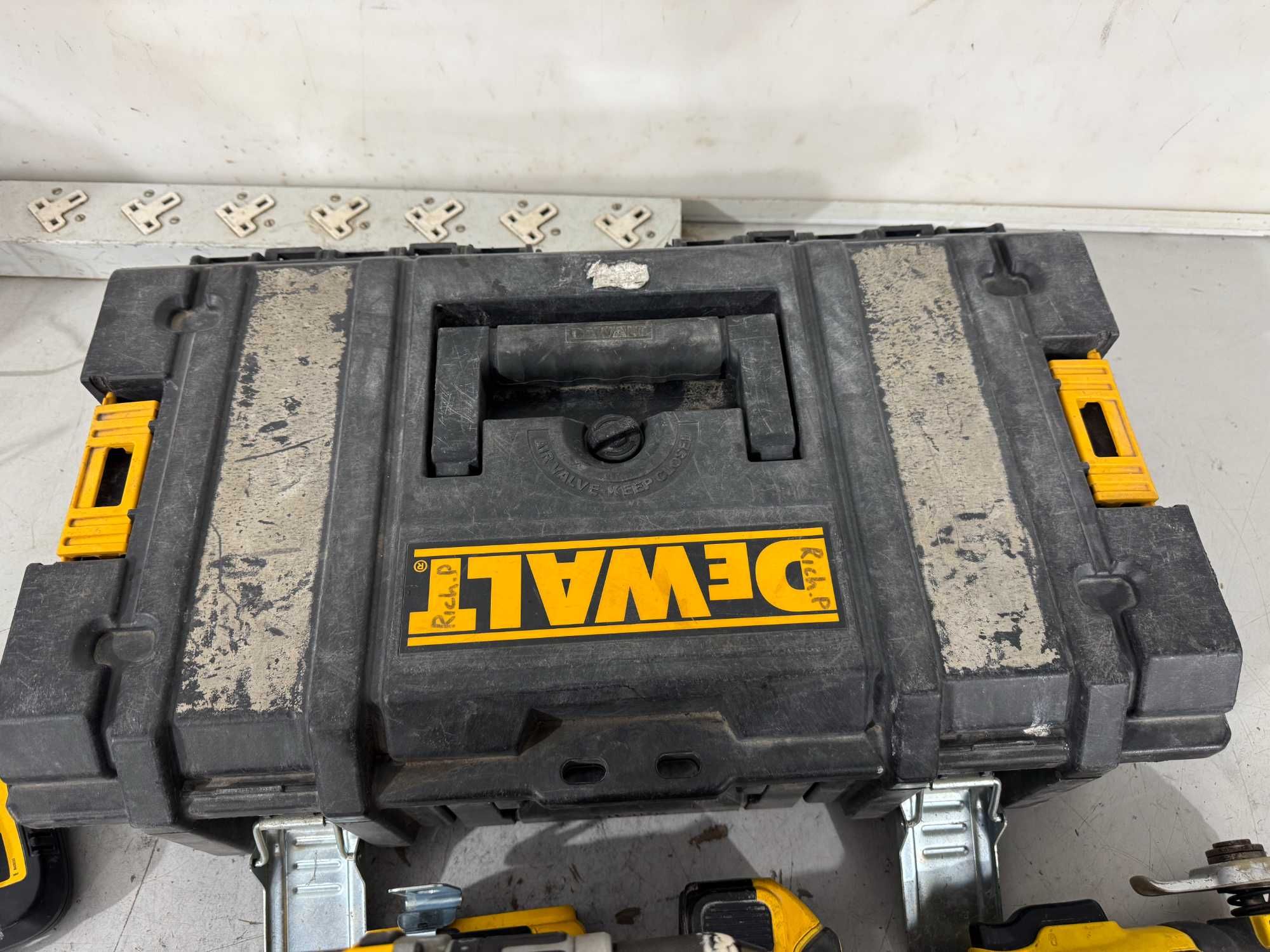 Винтоверт, импактор, реноватор - Dewalt 18 V li ion BL