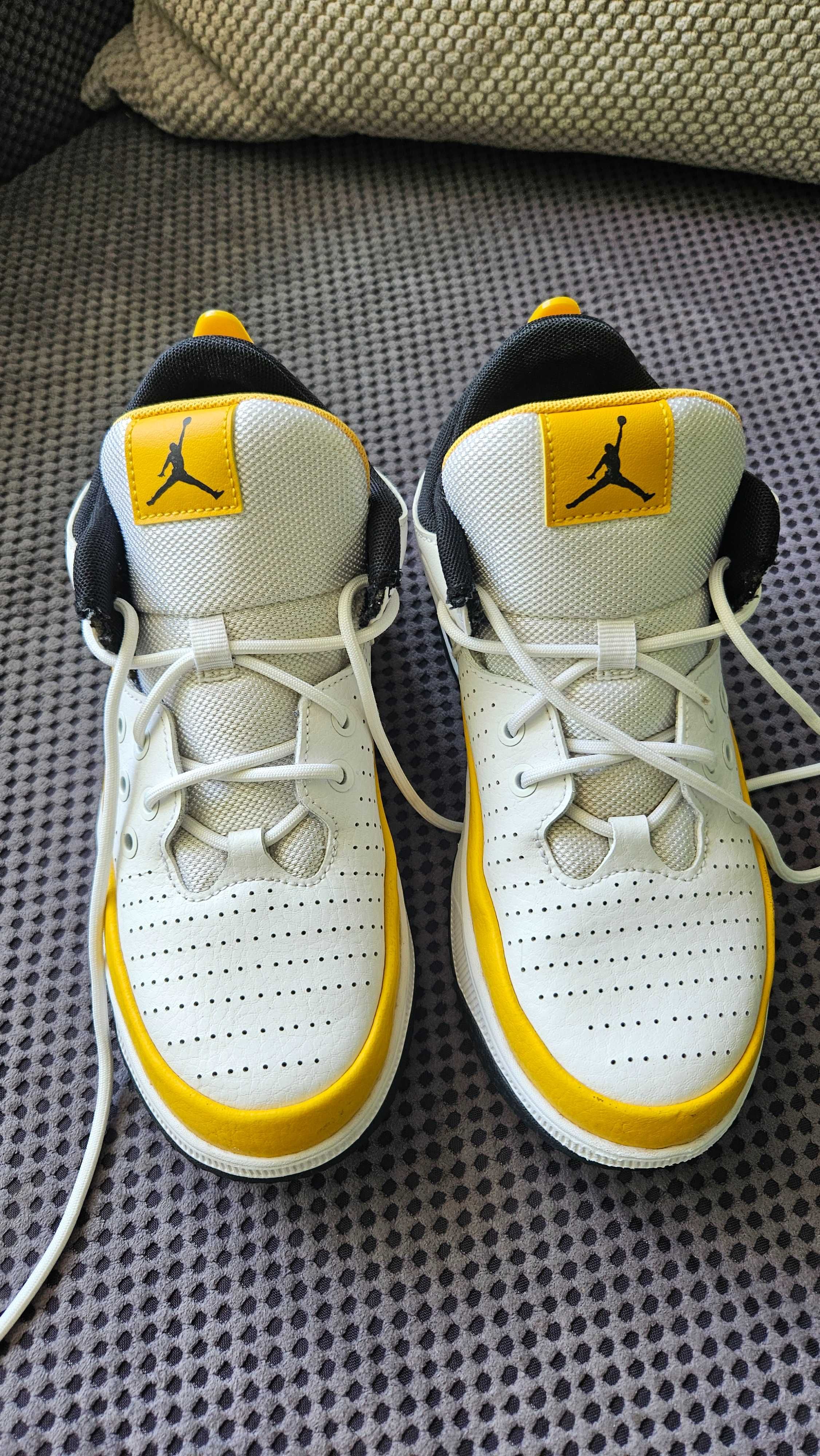 Маратонки Nike Jordan Max Aura 5 yellow 37,5