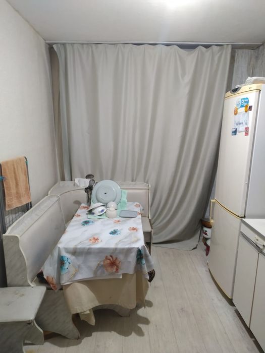 Продам 1 комнатную квартиру в районе Колхозного рынка. 2 этаж