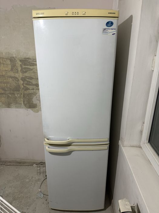 Срочно продам бу холодильник самсунг