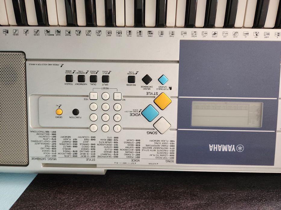 Продавам Синтезатор Yamaha PSR-E323 – Идеален за Начинаещи!
Портативен