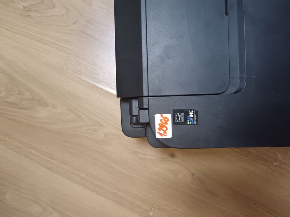 Rangli printer holati ideal, yangi