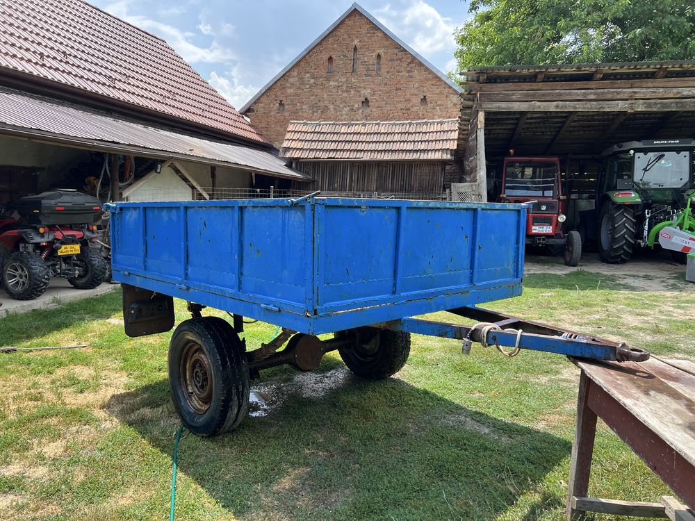 Remorca dupa tractor pe o axa
