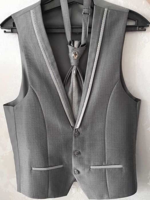 Мужской костьюм, тройка: пиджак+желетка+штаны +  бонус галстук