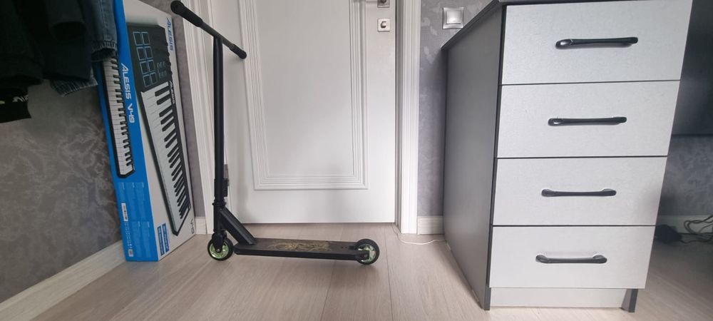 Продам трюковой самокат