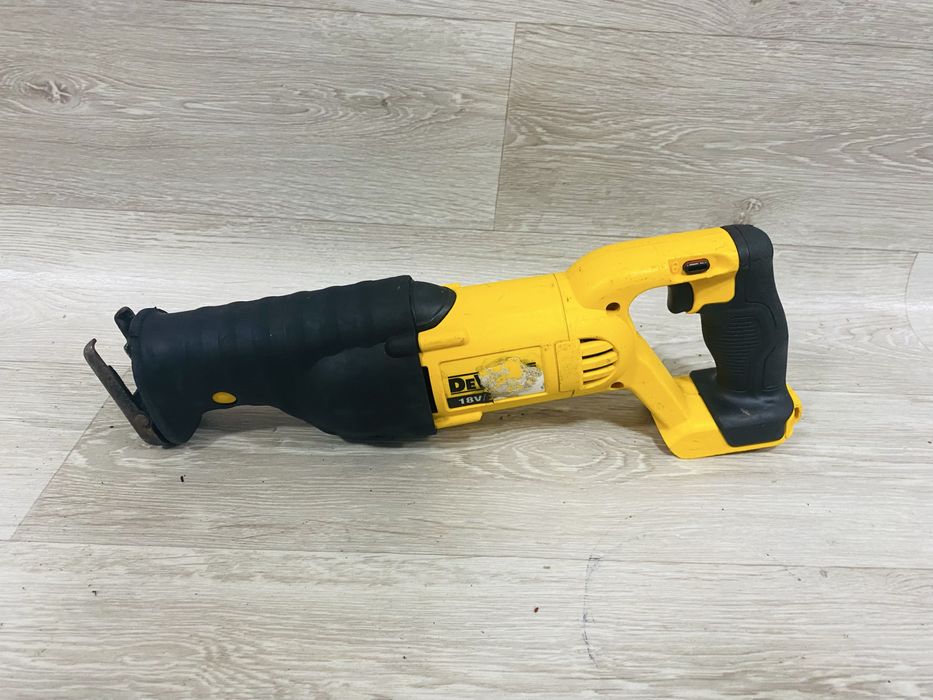 Fierastrau Dewalt 18v