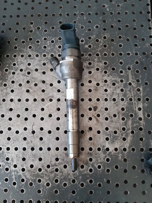 Injector 1.5 d bmw seria 2 f45 f44 f46 bmw x1 f48 x2 f49 0445110598
