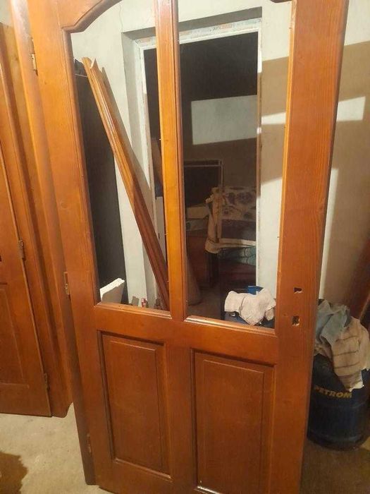Uși din lemn masiv