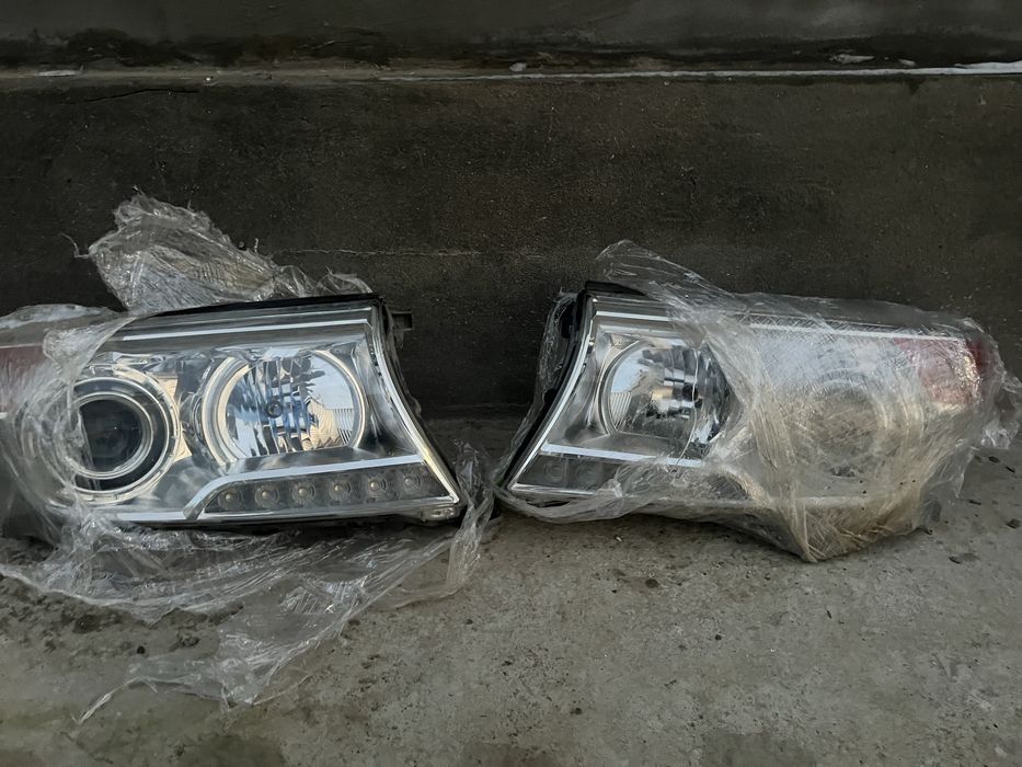 Продам фары от Land Cruiser 200