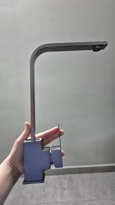 Смеситель для кухни новый стильный