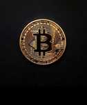 Монета Bitcoin позлатена