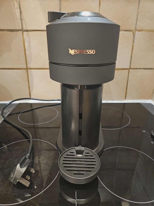 Кафемашина Nespreso Vertuo+190 капсули