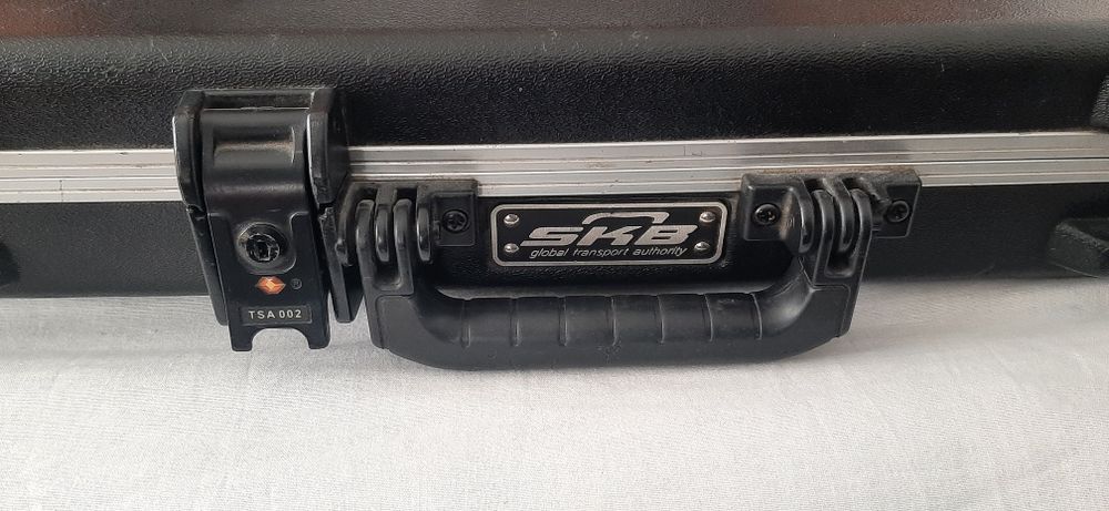 Case chitară bass  SKB profesional