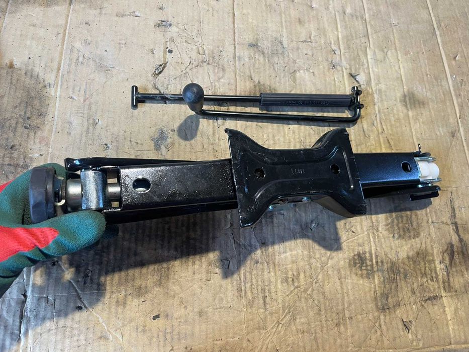 Авто Крик Авариен Крик за Audi A4 A5 8K0011031G Оригинал