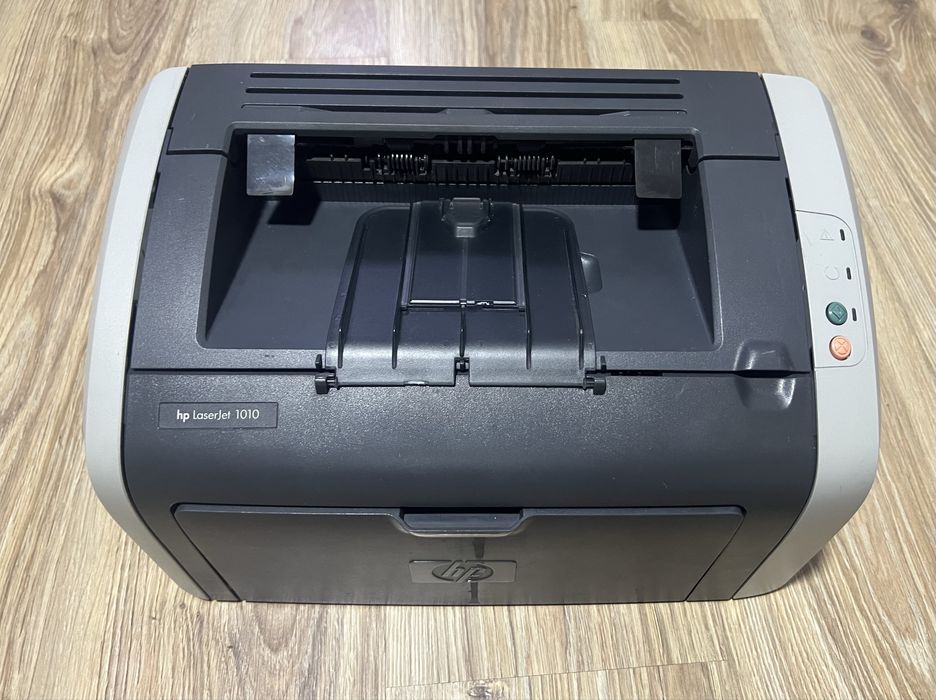 Принтер HP 1010 в отличном состоянии аналог canon 2900