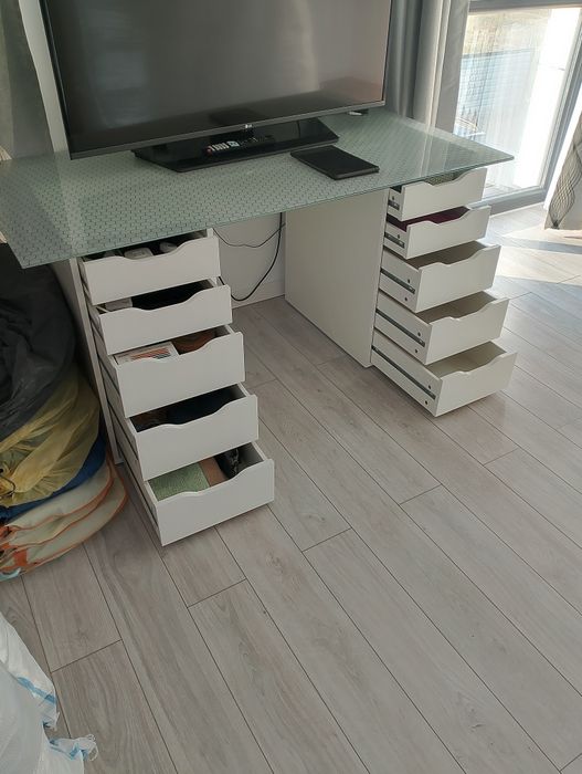 Vând birou individual de sticlă securizată