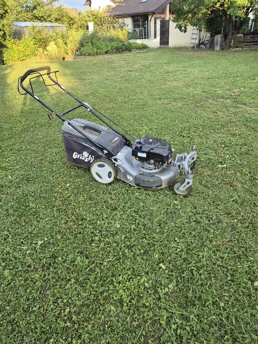 Masina de tuns iarba