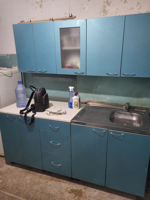 Продам кухню,самовывоз.