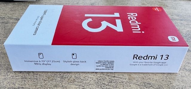 Продавам чисто нов Redmi 13 Midnight Black – 6GB RAM / 128GB ROM