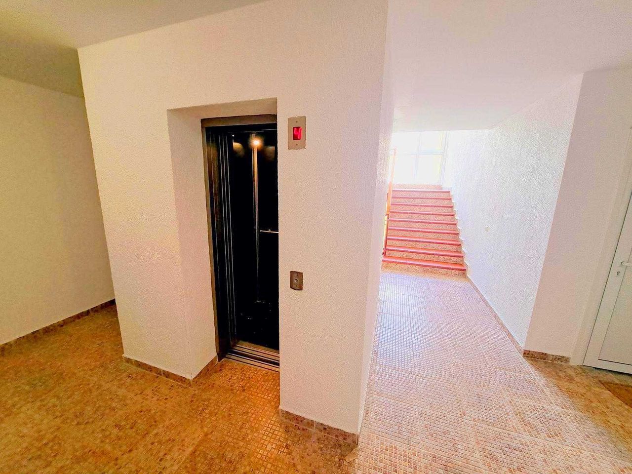 Продава се Двустаен апартамент в Свети Влас - 75 кв.м за 891 €/кв.м - Снимка #17