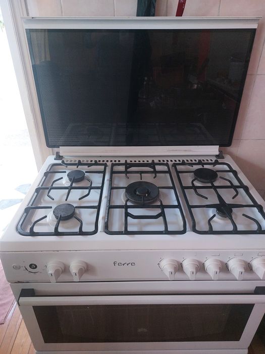 Продам газовую плиту 5 кф
