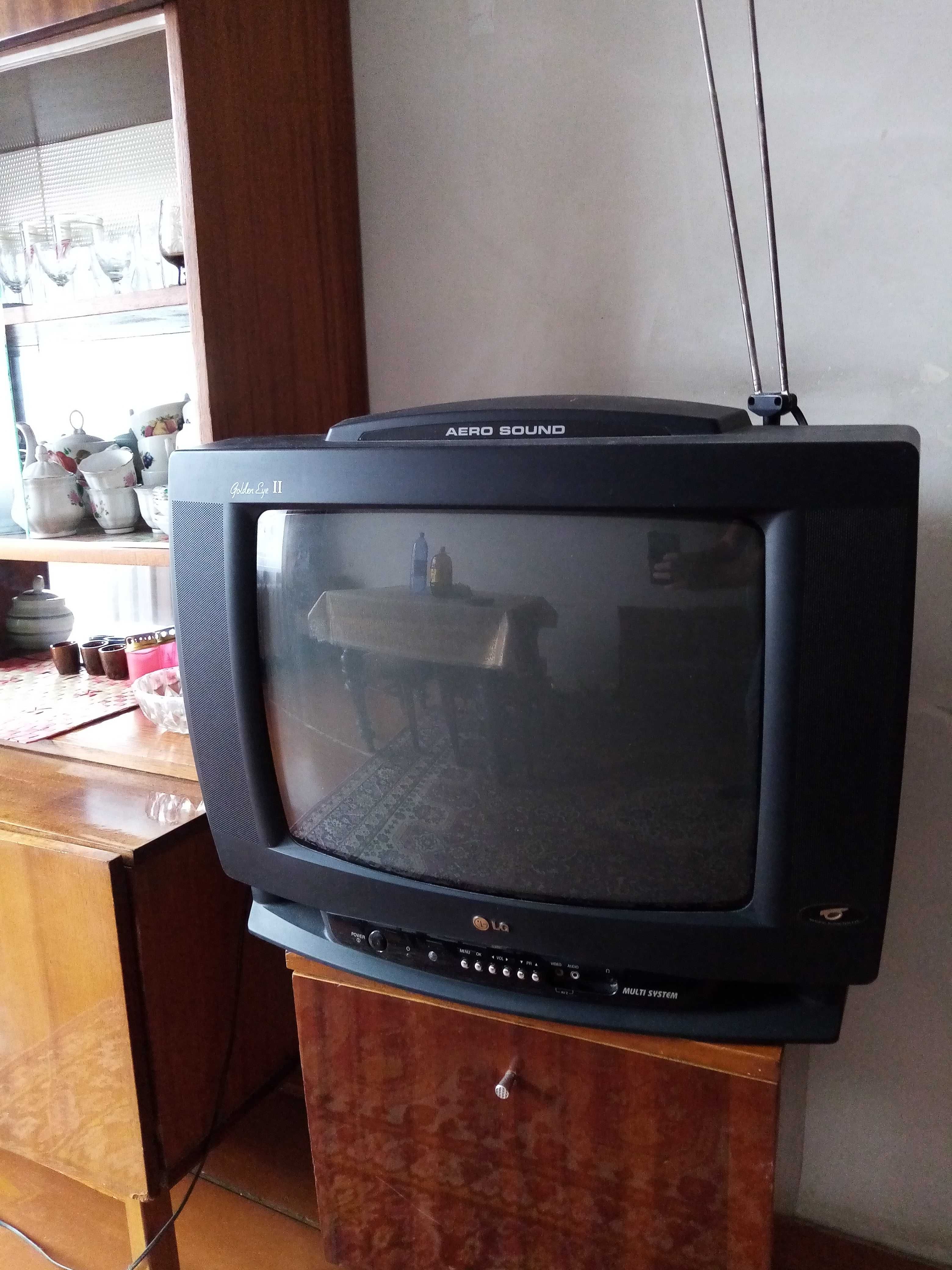 Телевизор LG Golden Eye II 20 дюймов (50 см)
