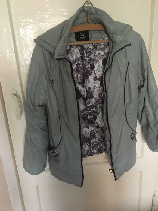 Продам женскую куртку